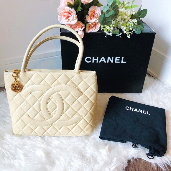 CHANEL Handbags - AUTHENTIC CHANEL QUILTED CAVIAR MEDALLION TOTE